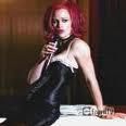 cabaretul este o formă de ce cuprinde comedie, c�ntec, dans şi teatru, fiind distins �n